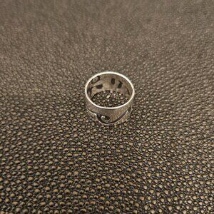 NEW STERLING SILVER BAND RING ENGRAVED WITH BLACK OCEAN WAVE LINES -WOMEN SIZE 4